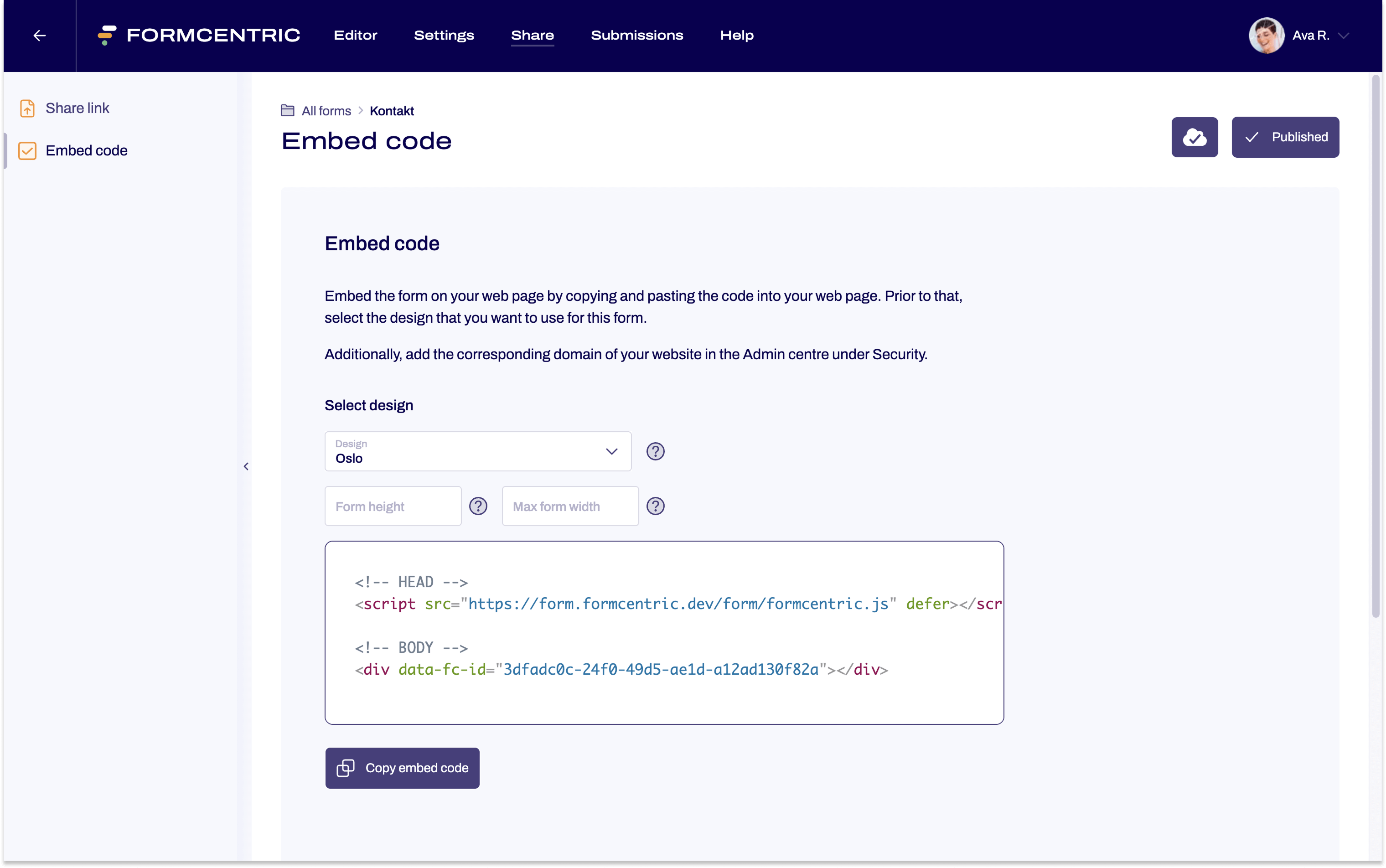 The Embed area is open. The selection lists with the designs are expanded. 